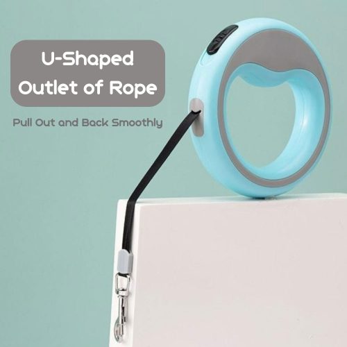 Close-up of the light blue 2.5M retractable dog lead, highlighting the U-shaped outlet design to prevent rope tangling.