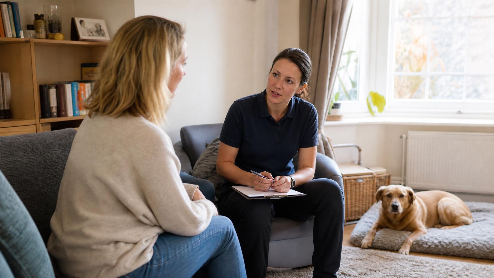 Dog owner speaking with a behaviour professional